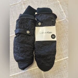 Calvin Klein Black Quilted Mittens size medium NWT